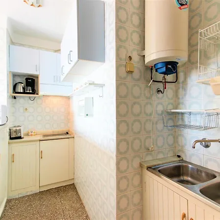 Apartment In Centro Roses